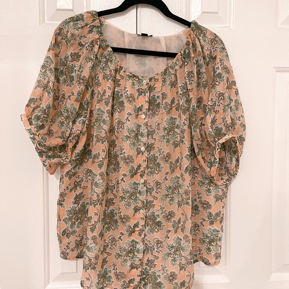 Ann Taylor Tops - ANN TAYLOR peach colored floral blouse size L